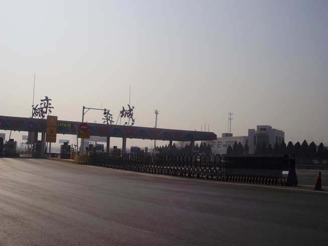 树֟�收费站安路障